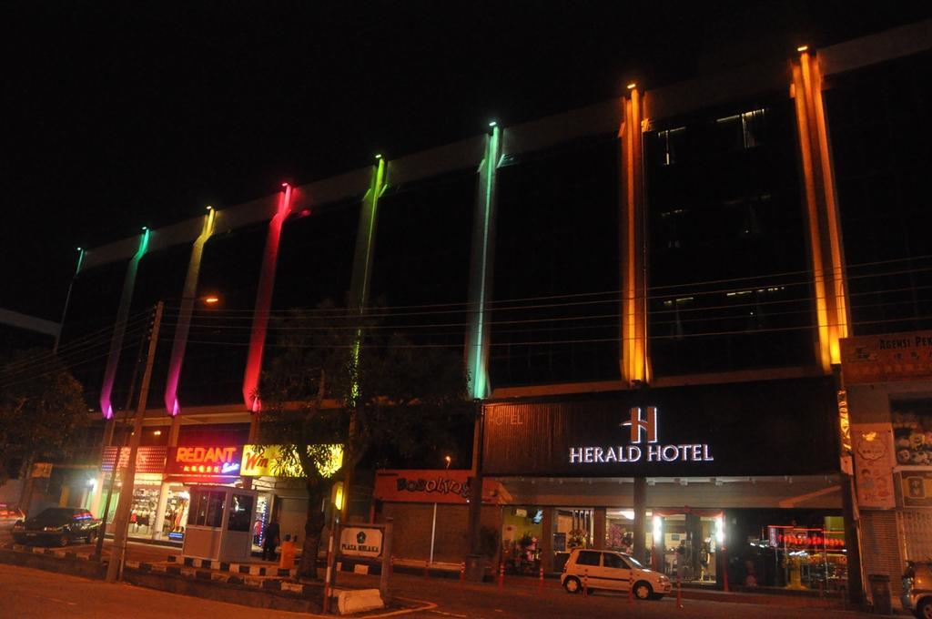 Herald Hotel Malacca Exterior foto