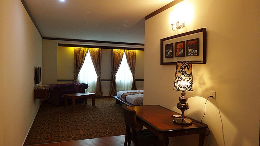 Herald Hotel Malacca Exterior foto