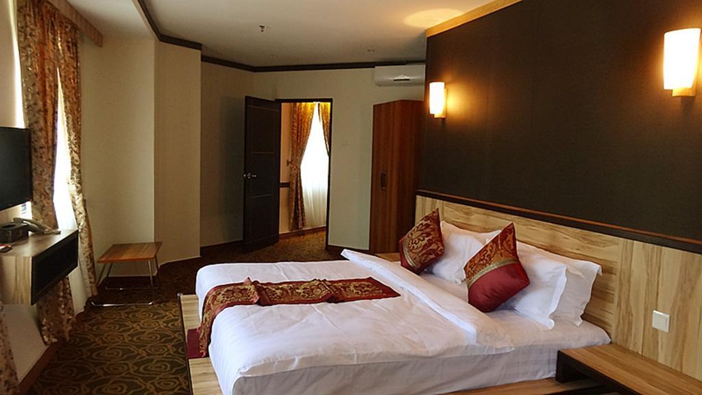 Herald Hotel Malacca Exterior foto