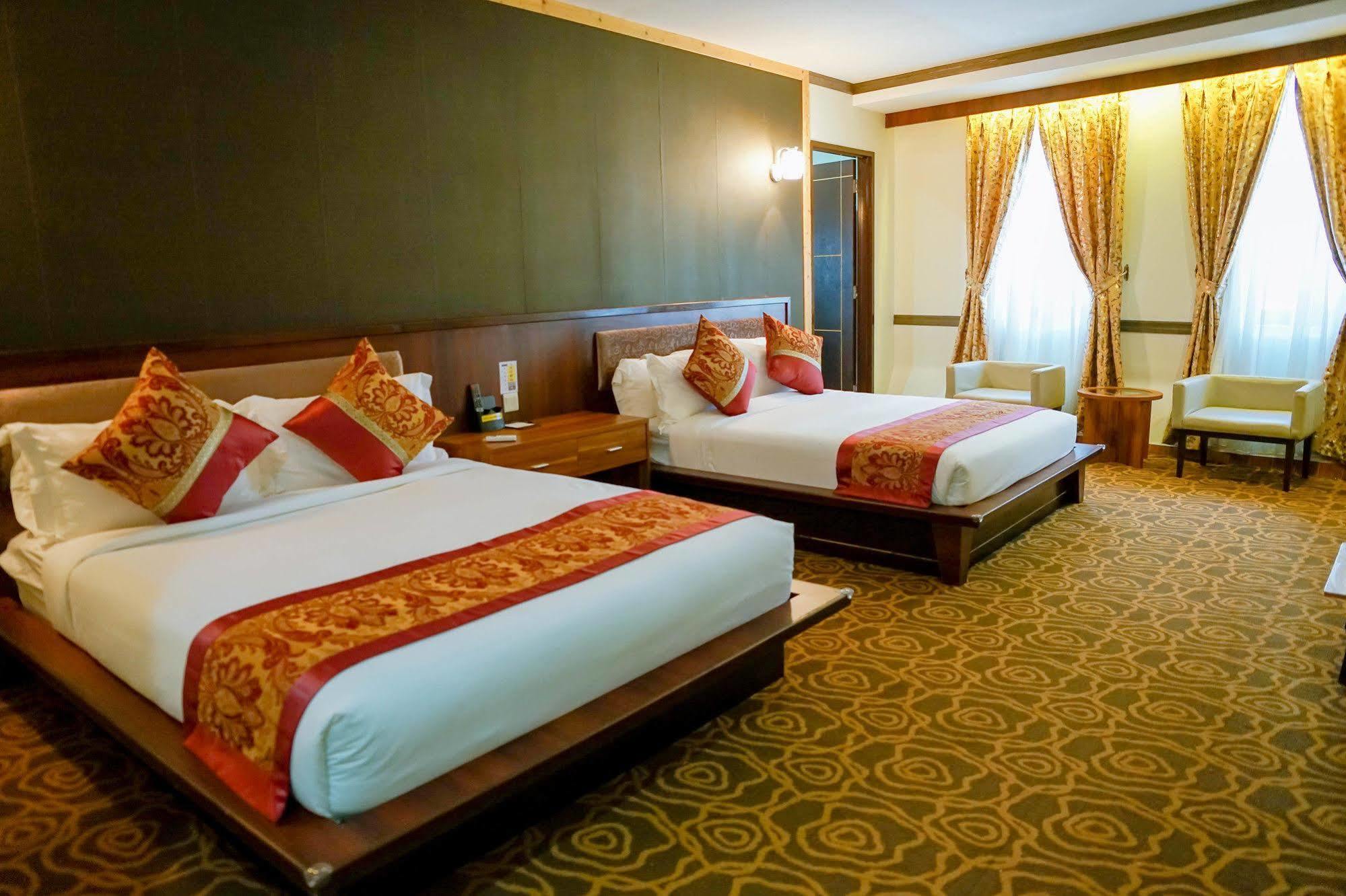 Herald Hotel Malacca Exterior foto